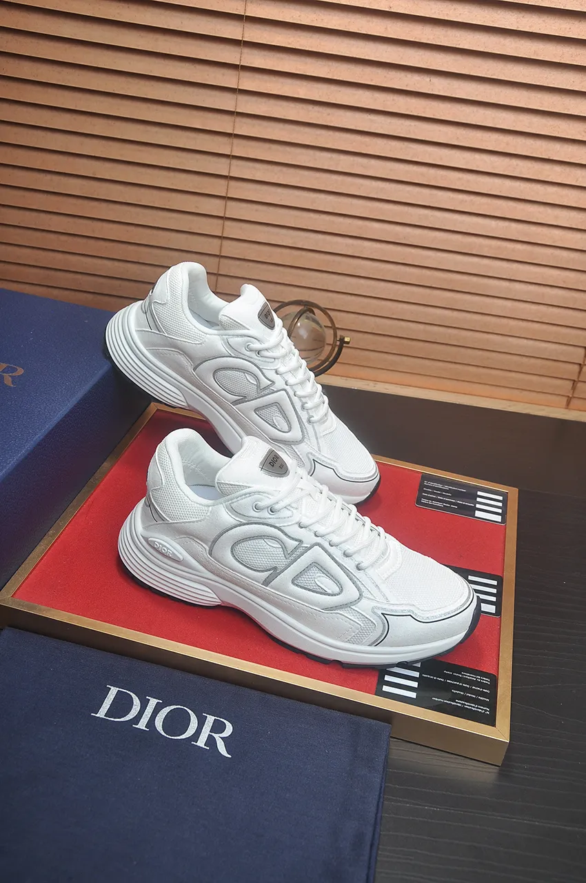Men's men's shoes 💰: 500💶 (top original order) Brand: Dior (Dior) Standard code: Men's code 38-44 (45 customized) Grade: Same as the official website Material: Top original cowhide spliced ​​together Original wear-resistant and lightweight outsole Style category: Fashionable casual shoes Distinguished luxury brand elements top luxury Color: Actual picture color